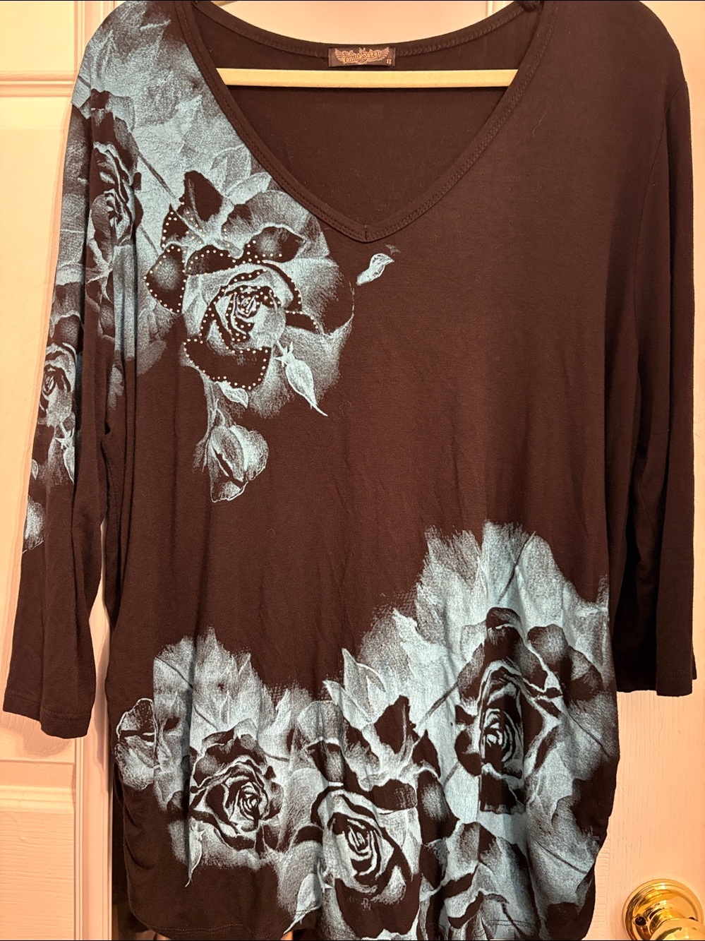 Vanilla Sugar Black V-Neck Tunic with Blue Floral Print size 1X PtP 25 L 29